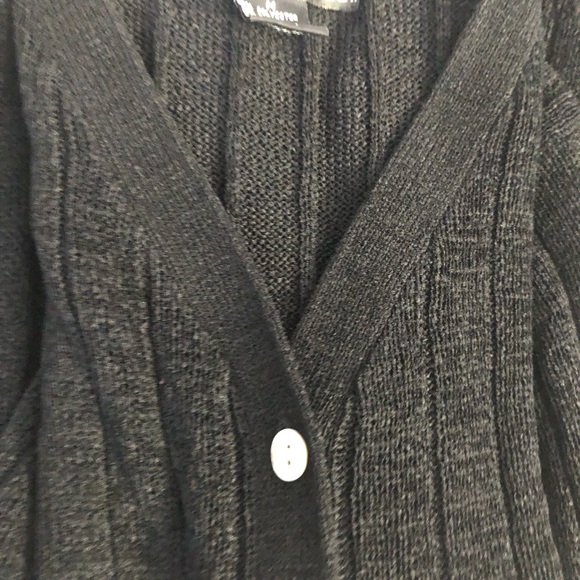 New without tags cardigan - Picture 4 of 5